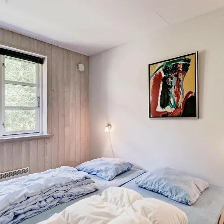 10 Person In Aakirkeby Vester Somarken