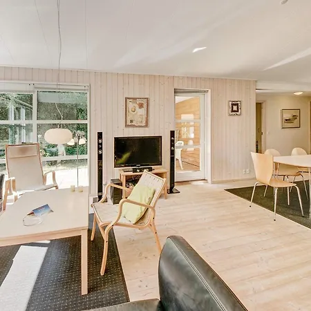 5 Star In Aakirkeby Feriehus