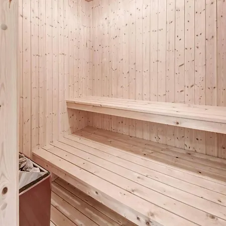 5 Star In Aakirkeby