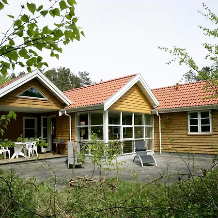Feriehus 5 Star In Aakirkeby *