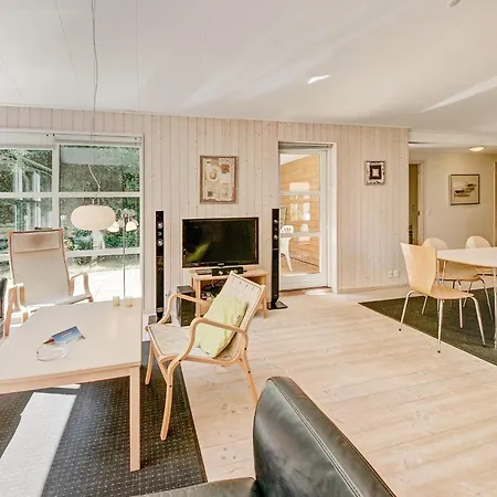 5 Star In Aakirkeby Vester Somarken